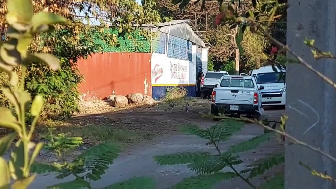 #migrantes de la #caravana #migrante de #honduras y #haiti #migracion en la #frontera #rescate de personas que se encuentran dentro de un #bar en #tapachula #chiapas