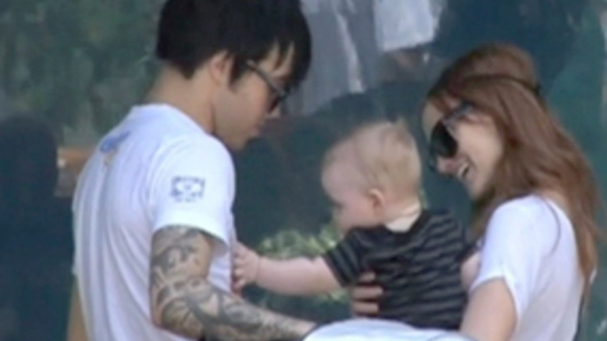 Pete Wentz et Ashley Simpson au zoo avec leur bébé