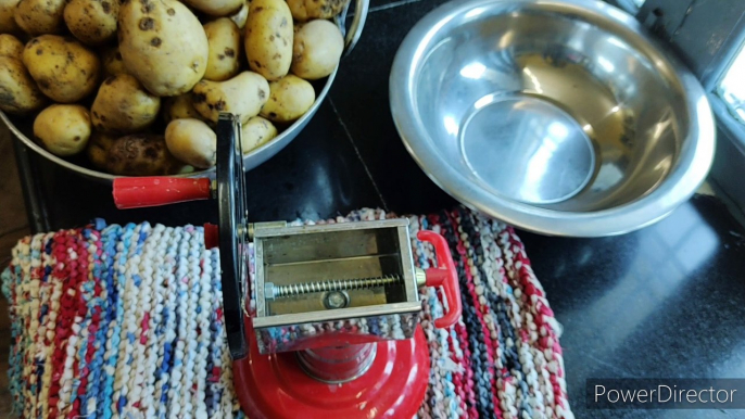 aloo k chips banao ghar pe  | how to make potato chips at home | healthy sun dried at home | potato chips recipe