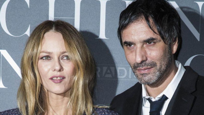 GALA VIDEO - Vanessa Paradis et Samuel Benchetrit qui sont les invités à leur mariage ?