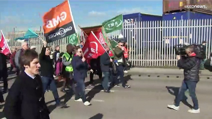 Dover, traffico in tilt e code chilometriche all'ingresso del porto per protesta sindacale