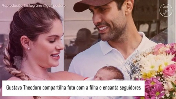 Gustavo Theodoro posta foto com Ayla, sua filha com Bárbara Evans e semelhança choca seguidores