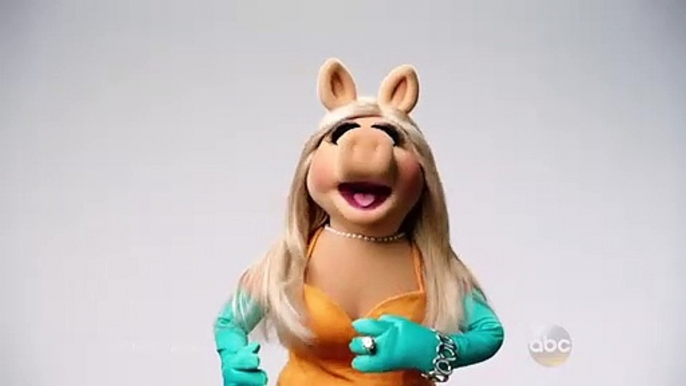 The Muppets - TEASER VO "Miss Piggy, Kermit et Nathan Fillion"