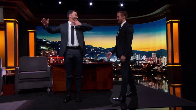 Ryan Gosling prouve qu'il a appris la valse à Jimmy Kimmel