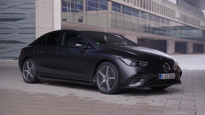 2022 Mercedes-Benz EQE 500 AMG 4MATIC Design in Graphite grey magno