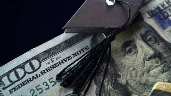 College Grads Overestimate Starting Salaries by $50K, Study Finds