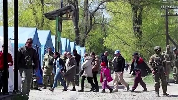 Civilians evacuated from Mariupol