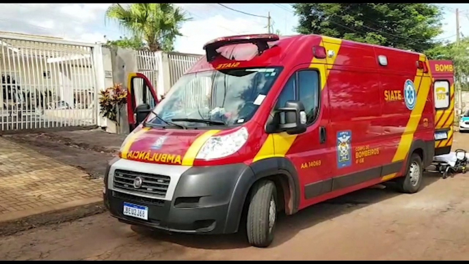 Pintor sofre queda de escada e precisa ser socorrido pelo Siate