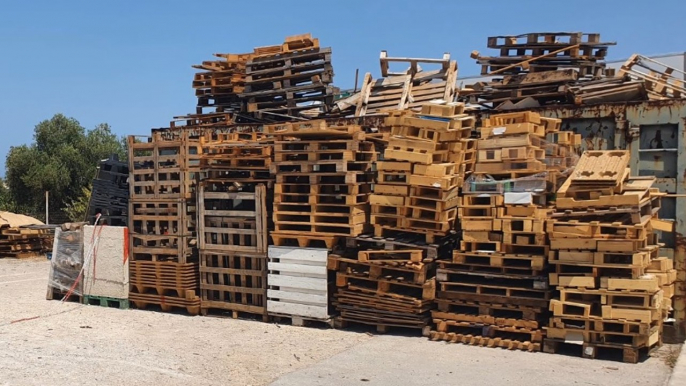 Bari - Frode Iva da 13 milioni su commercio pallet: scattano sequestri (18.05.22)