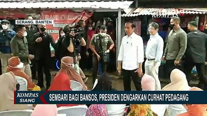 Bagi Bansos di Serang Banten, Presiden Jokowi Dengarkan Curhat Pedagang Pasar soal Kenaikan Harga