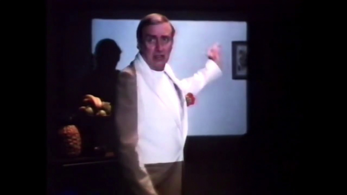 UK British Adverts Commercials Ads Advert Commercial 25 December 1981 Spike Milligan Paul Hogan Foster's Lager TV Television Telly 80s Eighties 1980s