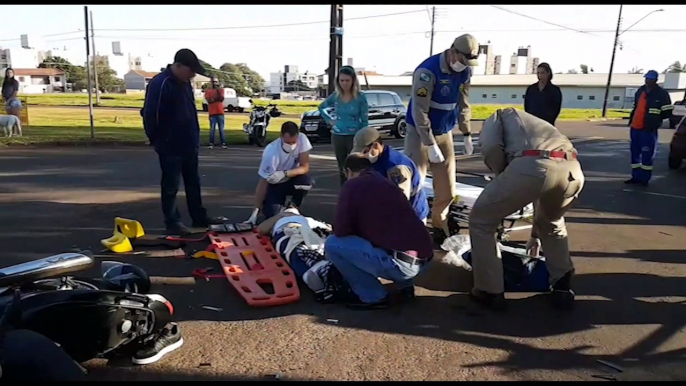 Motociclista tem lesões graves após forte colisão com Fiorino no Bairro Coqueiral