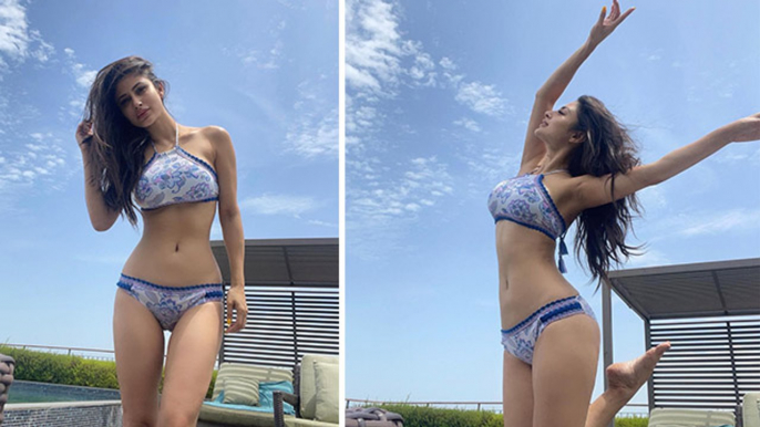 Mouni Roy Blue Bikini Look Viral, Bold Poses में किया Figure Flaunt|Boldsky*Entertainment