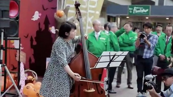 [flash mob] mobeOrchestra flash mob in shibuya hachiko Japan