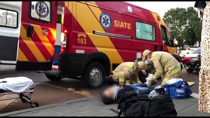 Motociclista fica ferido ao colidir contra ônibus do transporte coletivo na Av. Brasil