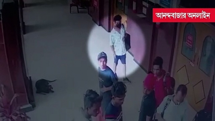 প্রতি রাতে ১০ টাকা, হাওড়া স্টেশনেই বাতানুকূল আরামে দিব্যি থাকতেন সত্যেন্দ্র! প্রকাশ্যে সিসিটিভি ফুটেজ