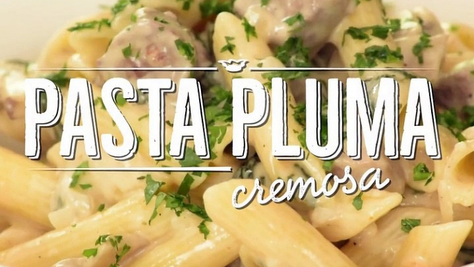 Pasta pluma con crema, champiñones, espinacas, carne de res y queso | Cocina Vital