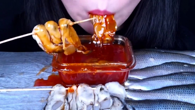 ASMR RAW OYSTER, SEAFOOD, RAW GIZZARD SHAD, SPICY SAUCE_굴 먹방, 생굴, 석화, 매운 불닭 소스, 전어회 먹방 MUKBANG