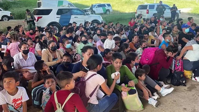 Cerca de 200 migrantes cruzaron por Laredo; casi  la mitad eran menores