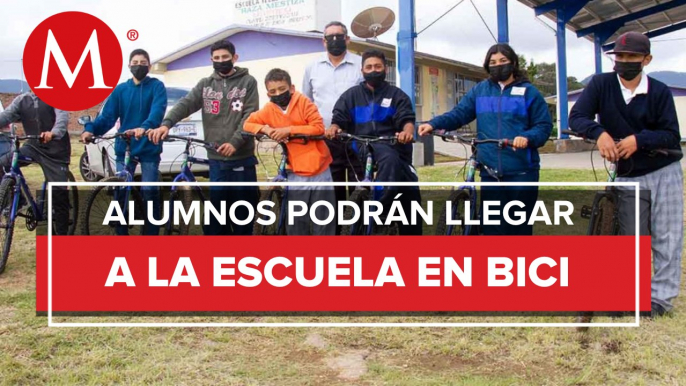 Estudiantes reciben bicicletas ante la falta de transporte en Querétaro