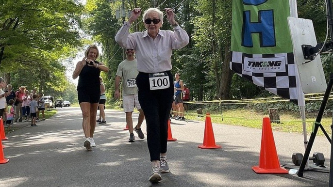 Une semaine après avoir fêté ses 100 ans, cette femme court 5 km en 1 heure et 31 secondes