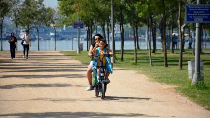 Hava sıcaklığı 35 dereceyi gördü, vatandaşların rotası sahil oldu