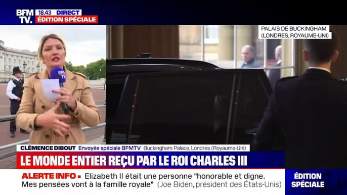 Emmanuel et Brigitte Macron arrivant à Buckingham Palace à Londres pour le dîner organisé par le roi Charles pour les dignitaires internationaux présents pour les obsèques d'Elizabeth II