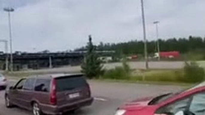 The queue at the border with Finland. Russians flee from mobilization, to a NATO country