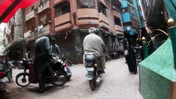 4K _ CYCLING THROUGH THE STREETS OF PAKISTAN - KARACHI _ 2022 _ CITY TOUR _ P4 _ Kharadar