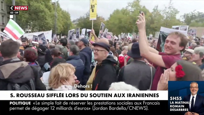 Les images de Sandrine Rousseau huée hier à Paris alors qu'elle tentait de prendre la parole à la manifestation des femmes contre le voile en Iran