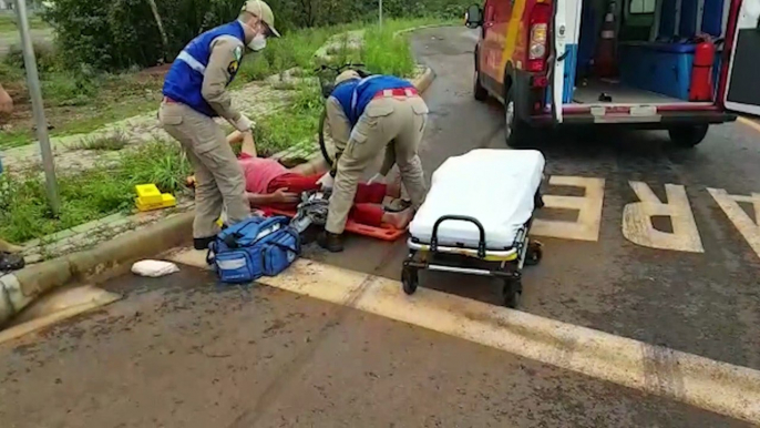 Homem tem suspeita de fratura na perna ao sofrer queda de bicicleta no Bairro Claudete