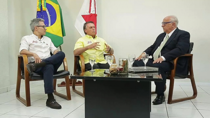 Bolsonaro pede desculpas pelos palavrões 'Um pouco agressivo nas palavras'