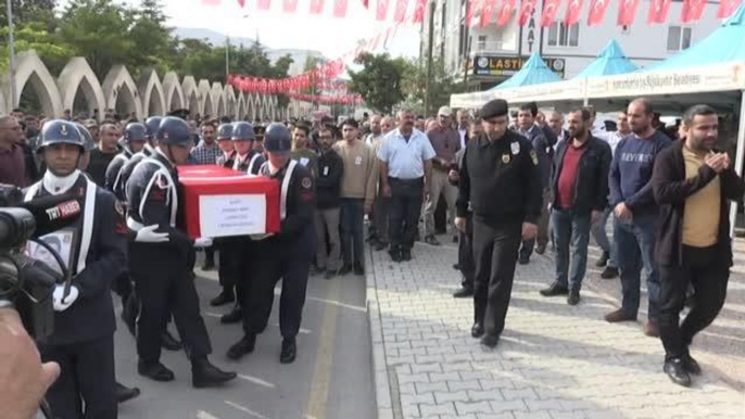 Son dakika haber: KAHRAMANMARAŞ - Şehit Jandarma Uzman Çavuş Sert, son yolculuğuna uğurlandı