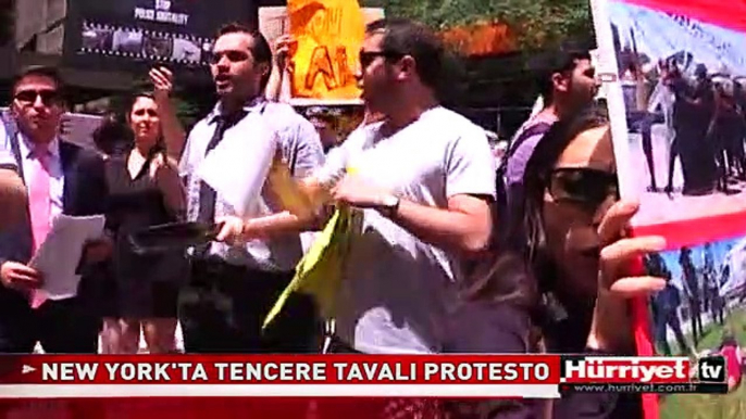 NEW YORK'TA TENCERELİ TAVALI PROTESTO! TAKSİM GEZİ PARKI PROTESTOSU