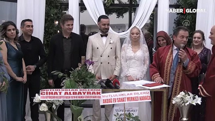 Nikah masasında ilginç anlar! Nikah memuru gelini görünce gözyaşlarını tutamadı