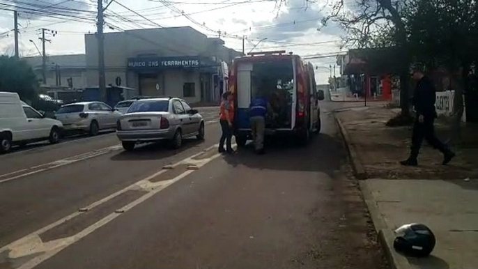 Motociclista fica ferido após sofrer queda no Centro