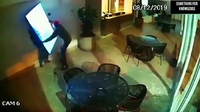 unbelievable moments caught on camera   FUNNY THIEVES CAUGHT ON CAMERA   SOMETHING FOR KNOWLEDGE