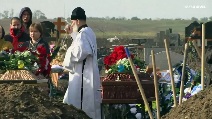 В Ейске прошли первые похороны погибших в результате падения самолёта