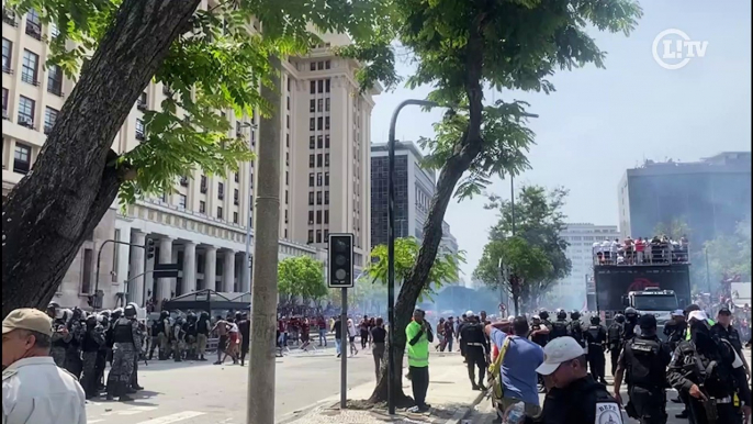 Festa do Flamengo é interrompida por briga entre torcidas organizadas, informa PM.