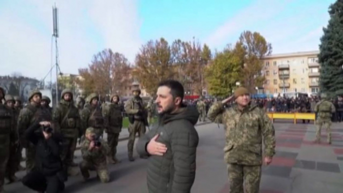 Zelensky in visita a Kherson: impossibile uccidere l'Ucraina