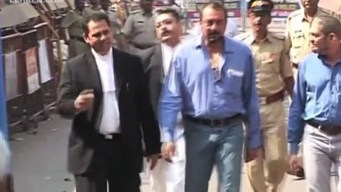When Sunil Dutt Became Helpless During Sanjay Dutt's Arrest