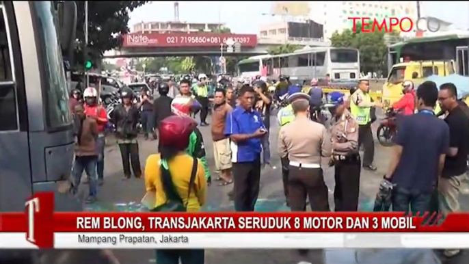 Rom Blong, Bus Transjakarta Tabrak 8 Motor dan 3 Mobil