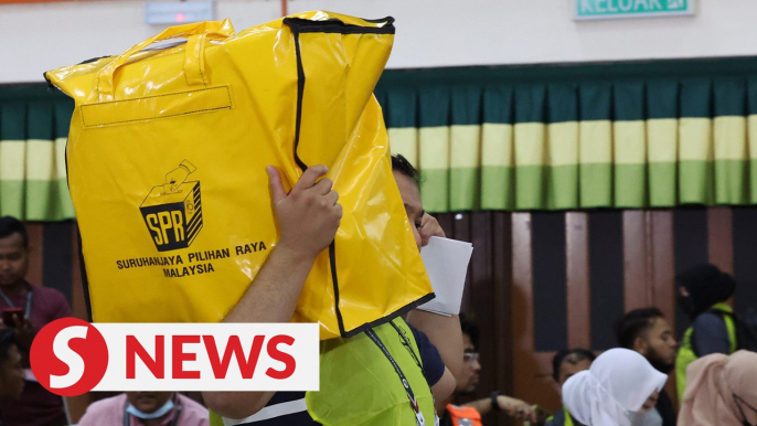 GE15: Ballots being counted in Sg Buloh (P107), close race between Pakatan and Barisan candidates