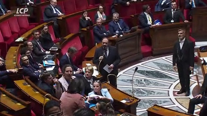 Face aux invectives à l'Assemblée Nationale, le Ministre de la Santé François Braun baisse les bras et quitte le micro sans avoir pu terminer sa réponse