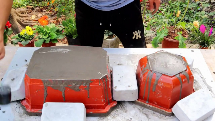 Wooden pots, stone pots from plastic pots - casting cement