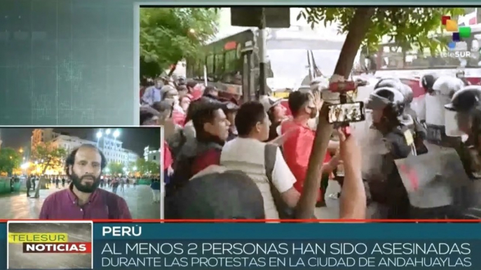 Fuerzas policiales peruanas reprimen a manifestantes en las cercanías del Congreso