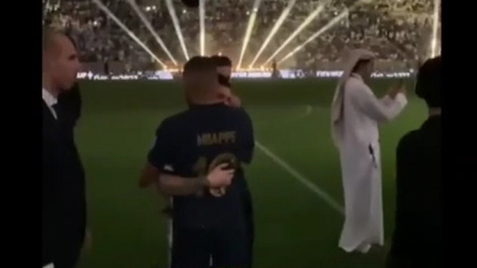 2022 FIFA World Cup Final ● Messi hug Mbappe After Argentina won     Final da Copa do Mundo da FIFA Qatar 2022 ● Messi abraça Mbappé após vitória da Argentina
