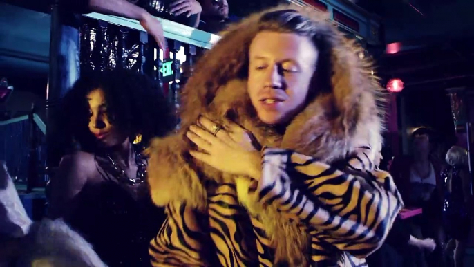 MACKLEMORE & RYAN LEWIS - THRIFT SHOP FEAT. WANZ