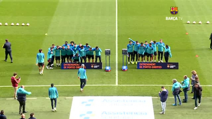 El Barça abre el Nou Camp al público en un entrenamiento solidario a puertas abiertas