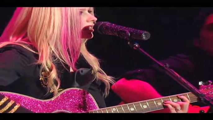 AVRIL LAVIGNE — Don't Tell Me | AVRIL LAVIGNE: The Best Damn Tour – Live In Toronto – 2008